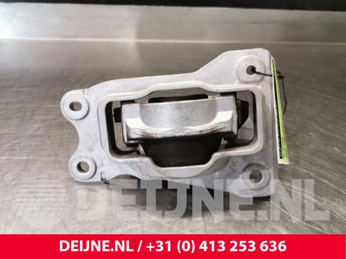 Used Engine mount Volvo XC60 II (UZ) 2.0 T5 16V AWD Price € 50,00 Margin scheme offered by van Deijne Onderdelen Uden B.V.