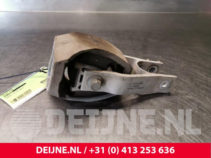 Used Engine mount Volvo XC90 II 2.0 D5 16V AWD Price € 25,00 Margin scheme offered by van Deijne Onderdelen Uden B.V.
