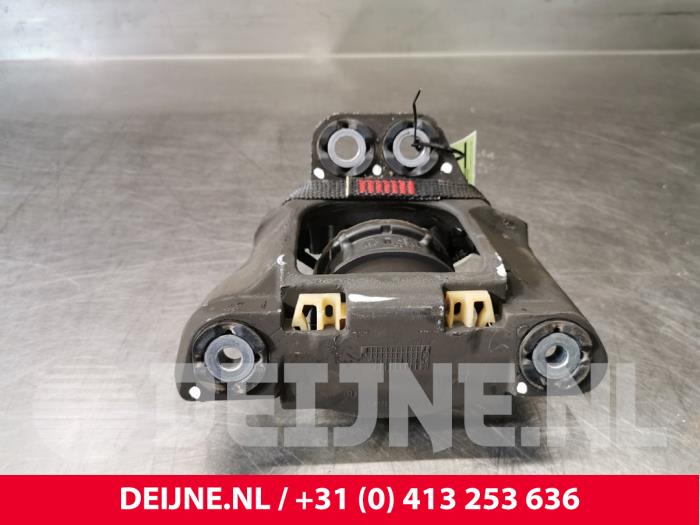 Used Engine mount Volvo XC90 II 2.0 D5 16V AWD Price € 20,00 Margin scheme offered by van Deijne Onderdelen Uden B.V.