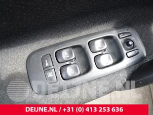 Używane Przelacznik lusterka Volvo S60 I (RS/HV) 2.4 D5 20V Cena € 25,00 Procedura marży oferowane przez van Deijne Onderdelen Uden B.V.