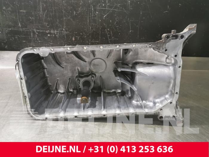 Usagé Couvercle carter Mercedes Sprinter Prix € 60,50 Prix TTC proposé par van Deijne Onderdelen Uden B.V.