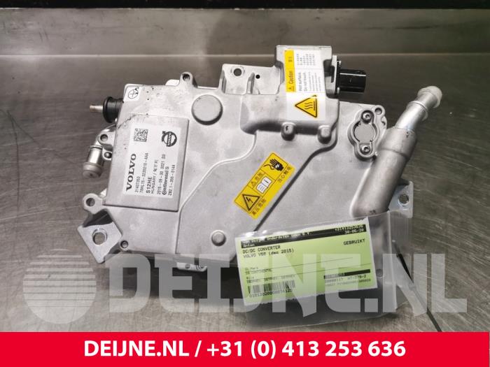 Używane DC/CD konwertor Volvo V60 I (FW/GW) 2.4 D6 20V AWD Twin Engine Plug-in Hybrid Cena € 700,00 Procedura marży oferowane przez van Deijne Onderdelen Uden B.V.