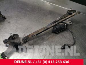 Used Wiper motor + mechanism Hyundai H-300 2.5 CRDi Price on request offered by van Deijne Onderdelen Uden B.V.