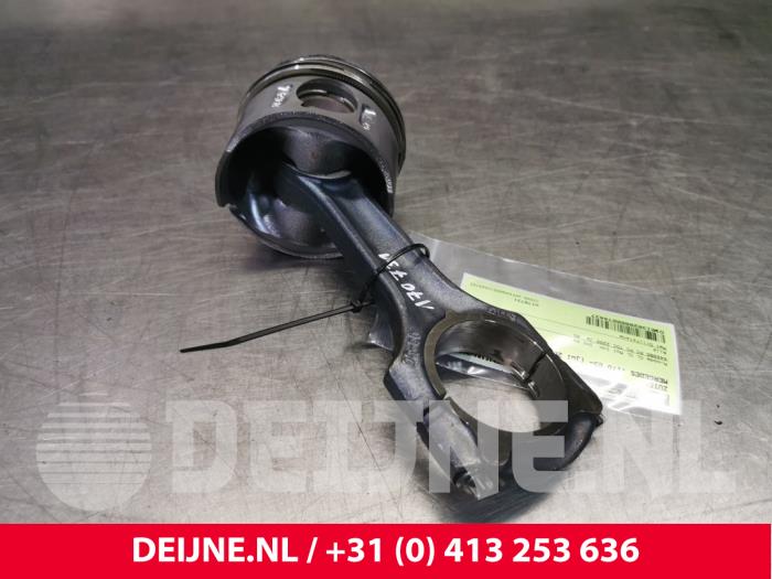 Usados Pistón Mercedes Vito Precio € 42,35 IVA incluido ofrecido por van Deijne Onderdelen Uden B.V.