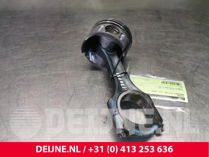 Usados Pistón Mercedes Vito Precio € 42,35 IVA incluido ofrecido por van Deijne Onderdelen Uden B.V.