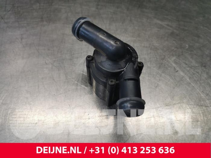 Begagnade Extra vattenpump Volvo XC40 (XZ) 2.0 D3 16V Pris € 85,00 Marginaltabell erbjuds av van Deijne Onderdelen Uden B.V.