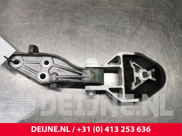 Used Engine mount Volvo XC40 (XZ) 2.0 D3 16V Price € 25,00 Margin scheme offered by van Deijne Onderdelen Uden B.V.