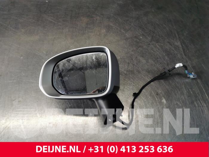 Außenspiegel links van een Volvo XC60 II (UZ) 2.0 T5 16V AWD 2019