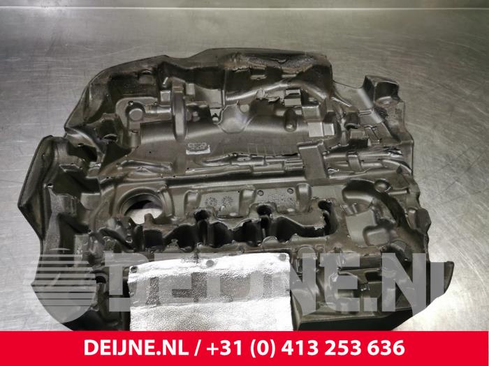 Engine cover from a Volvo XC40 (XZ) 2.0 D3 16V 2019