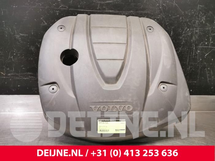 Engine cover from a Volvo XC40 (XZ) 2.0 D3 16V 2019