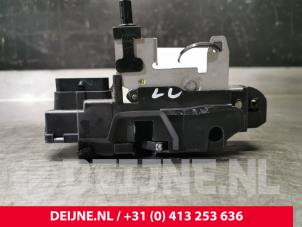 Gebrauchte Türschlossmechanik 4-türig links vorne Volvo S90 II 2.0 D5 16V AWD Preis € 120,00 Margenregelung angeboten von van Deijne Onderdelen Uden B.V.