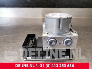 Bloc ABS d'un Volvo S90 II 2.0 D5 16V AWD 2017