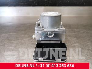 Bloc ABS d'un Volvo S90 II 2.0 D5 16V AWD 2017