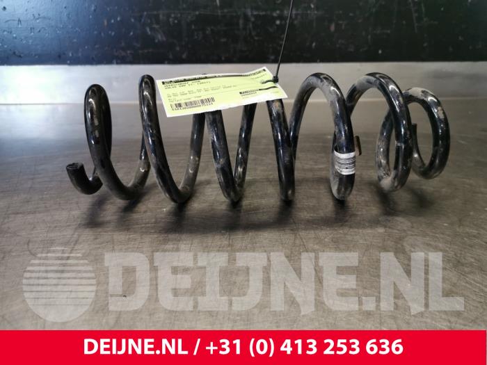 Używane Sruba sprezyny przód Volvo S90 II 2.0 D5 16V AWD Cena € 70,00 Procedura marży oferowane przez van Deijne Onderdelen Uden B.V.