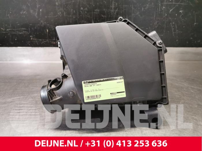 Air box from a Volvo S90 II 2.0 D5 16V AWD 2017