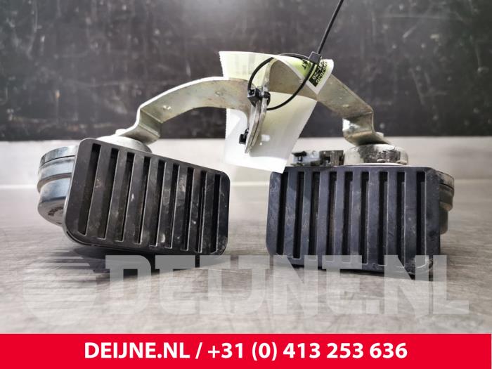 Używane Klakson Volvo S90 II 2.0 D5 16V AWD Cena € 20,00 Procedura marży oferowane przez van Deijne Onderdelen Uden B.V.