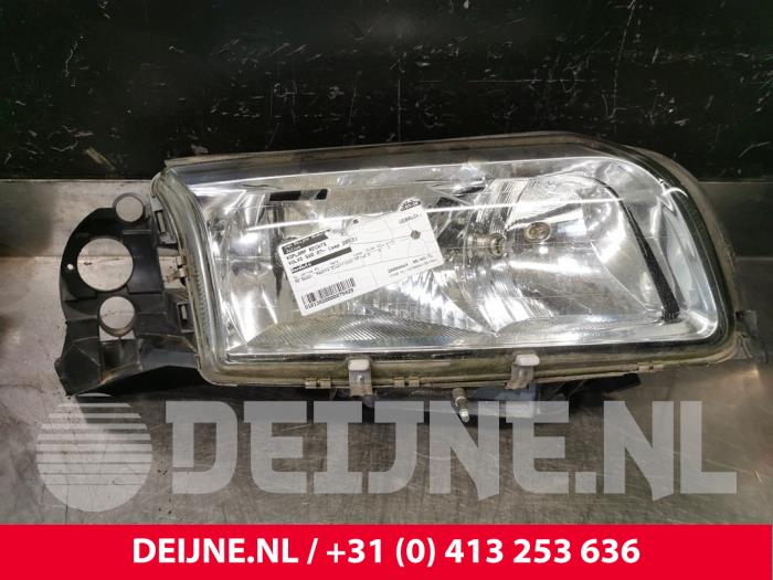 Używane Reflektor prawy Volvo S80 (TR/TS) 2.4 D5 20V Cena € 70,00 Procedura marży oferowane przez van Deijne Onderdelen Uden B.V.