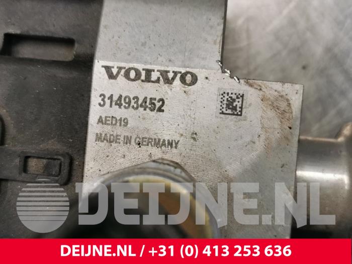 EGR valve from a Volvo S90 II 2.0 D5 16V AWD 2017