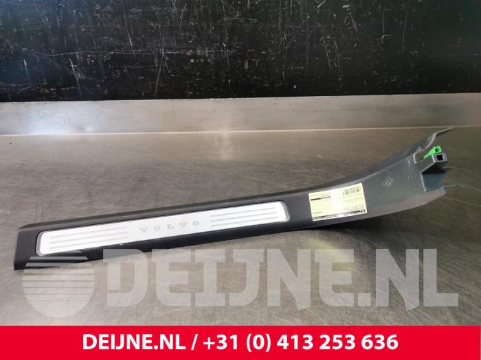 Begagnade Innerbelysning Volvo S90 II 2.0 D5 16V AWD Pris € 70,00 Marginaltabell erbjuds av van Deijne Onderdelen Uden B.V.