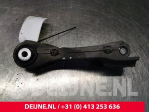 Usagé Bras de suspension bas arrière gauche Mercedes CLA (117.3) 1.6 CLA-180 16V Prix € 20,00 Règlement à la marge proposé par van Deijne Onderdelen Uden B.V.