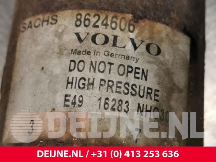 Shock absorber kit from a Volvo V70 (SW) 2.4 20V 140 2001
