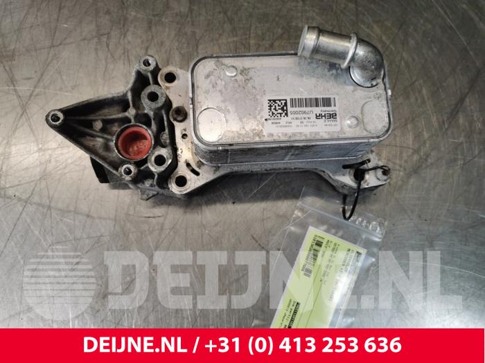Begagnade Oljekylare Mercedes Vito Pris € 36,30 Inklusive moms erbjuds av van Deijne Onderdelen Uden B.V.