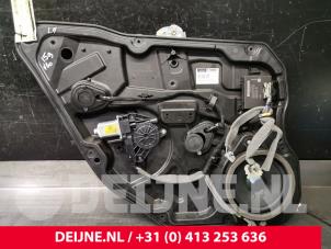 Usagé Lève vitre électrique arrière gauche Volvo V60 I (FW/GW) 2.4 D6 20V AWD Twin Engine Plug-in Hybrid Prix € 75,00 Règlement à la marge proposé par van Deijne Onderdelen Uden B.V.