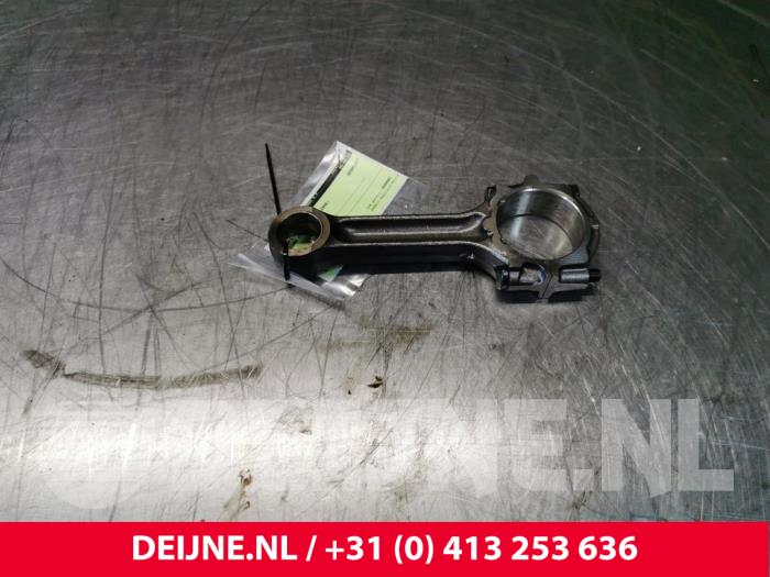 Gebrauchte Pleuelstange Nissan Cabstar (F22) Preis € 72,60 Mit Mehrwertsteuer angeboten von van Deijne Onderdelen Uden B.V.