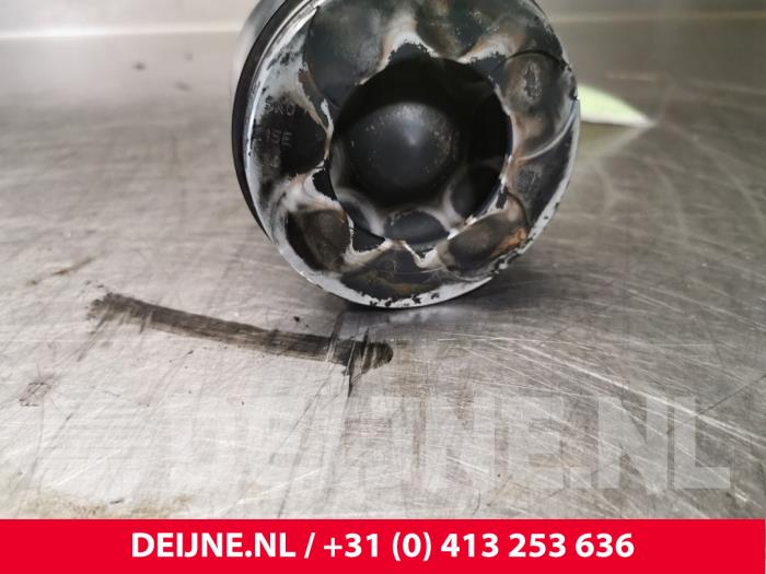 Usados Pistón Nissan Cabstar (F22) Precio € 121,00 IVA incluido ofrecido por van Deijne Onderdelen Uden B.V.