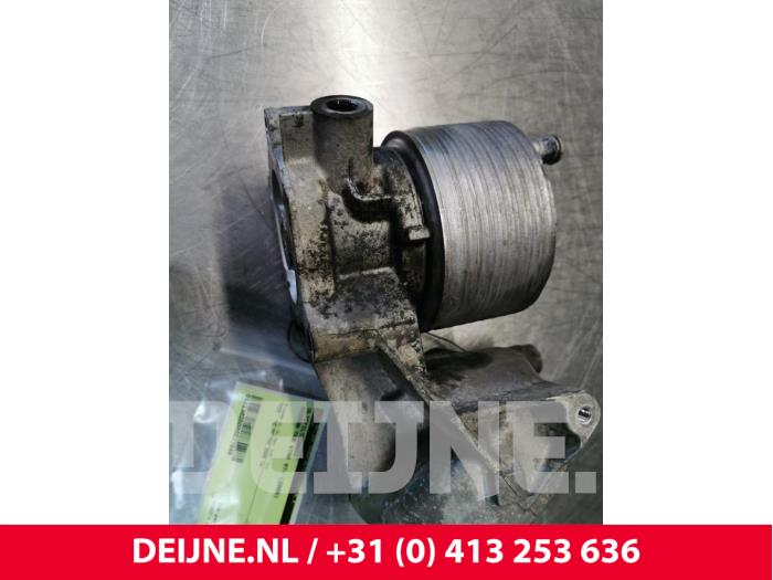 Gebrauchte Ölfiltergehäuse Nissan Cabstar (F22) Preis € 60,50 Mit Mehrwertsteuer angeboten von van Deijne Onderdelen Uden B.V.