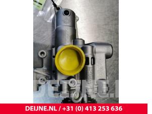 Gebrauchte Ölpumpe Volvo V70 (BW) 2.0 D3 20V Preis € 60,50 Mit Mehrwertsteuer angeboten von van Deijne Onderdelen Uden B.V.