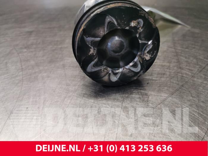 Używane Tlok Volvo V70 (BW) 2.0 D3 20V Cena € 90,00 Procedura marży oferowane przez van Deijne Onderdelen Uden B.V.