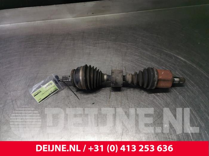 Front drive shaft, left from a Volvo V70 (SW) 2.4 T5 20V 2005