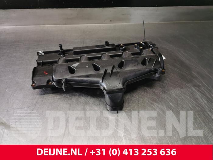 Rocker cover from a Volvo S80 (AR/AS) 2.4 D5 20V 180 AWD 2009
