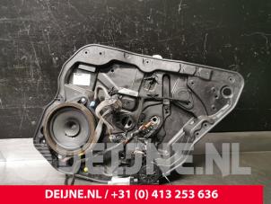 Używane Mechanizm szyby prawej tylnej wersja 4-drzwiowa Volvo V70 (BW) 2.0 D3 20V Cena € 50,00 Procedura marży oferowane przez van Deijne Onderdelen Uden B.V.