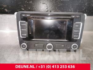 Usagé Display unité de contrôle multi media Volkswagen Caddy Combi III (2KB,2KJ) 1.6 TDI 16V Prix € 302,50 Prix TTC proposé par van Deijne Onderdelen Uden B.V.