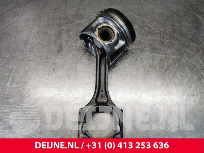 Używane Tlok Volvo V90 II (PW) 2.0 D4 16V Cena € 90,00 Procedura marży oferowane przez van Deijne Onderdelen Uden B.V.