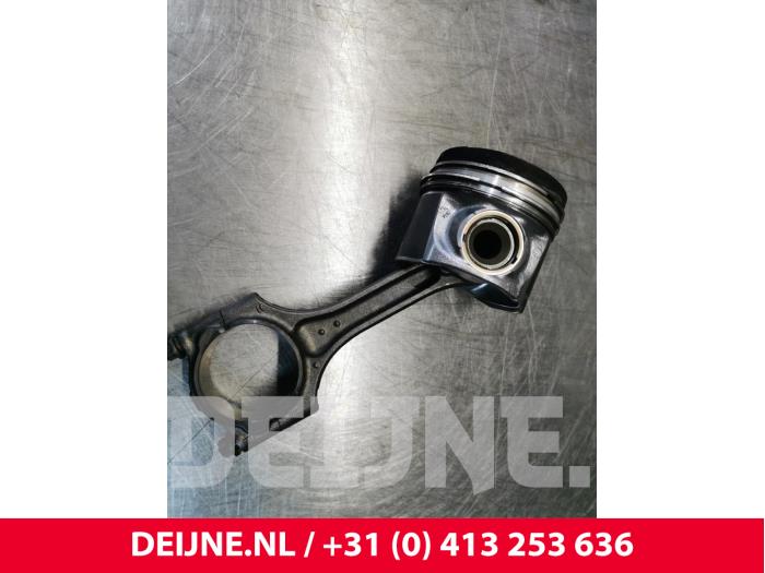 Używane Tlok Volvo V90 II (PW) 2.0 D4 16V Cena € 90,00 Procedura marży oferowane przez van Deijne Onderdelen Uden B.V.
