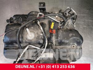 Usados Depósito Adblue Renault Master IV (MA/MB/MC/MD/MH/MF/MG/MH) 2.3 dCi 145 16V Precio € 484,00 IVA incluido ofrecido por van Deijne Onderdelen Uden B.V.