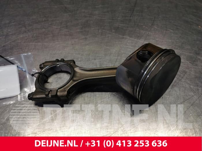 Used Piston Porsche Boxster (986) 2.5 24V Price € 150,00 Margin scheme offered by van Deijne Onderdelen Uden B.V.