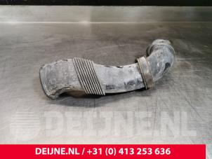 Usagé Tuyau d'aspiration air Porsche Cayenne (9PA) 4.5 S V8 32V Prix € 25,00 Règlement à la marge proposé par van Deijne Onderdelen Uden B.V.