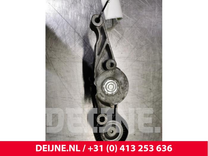 Usados Rodillo tensor correa múltiple Volkswagen Transporter Precio € 36,30 IVA incluido ofrecido por van Deijne Onderdelen Uden B.V.