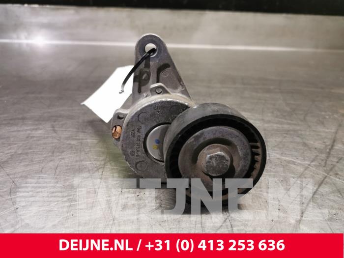 Usados Rodillo tensor correa múltiple Volkswagen Caddy IV 2.0 TDI 122 4Motion Precio € 30,25 IVA incluido ofrecido por van Deijne Onderdelen Uden B.V.
