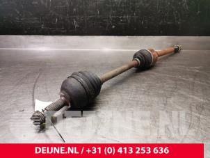 Used Front drive shaft, right Opel Vivaro 2.0 CDTI Price € 90,75 Inclusive VAT offered by van Deijne Onderdelen Uden B.V.