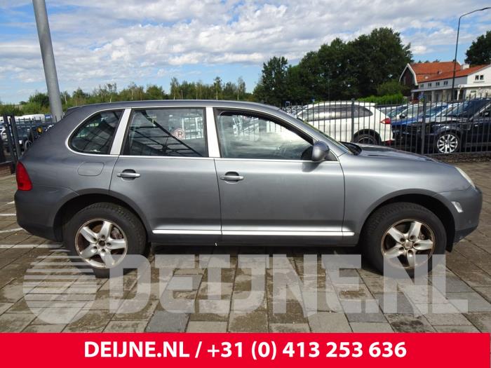 Extra window 4-door, right from a Porsche Cayenne (9PA) 3.2 V6 24V 2004