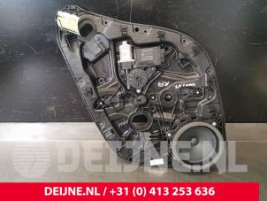 Używane Mechanizm szyby prawej tylnej wersja 4-drzwiowa Volvo V60 II (ZW) 2.0 D3 16V Cena € 80,00 Procedura marży oferowane przez van Deijne Onderdelen Uden B.V.