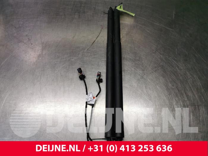 Set of tailgate gas struts Volvo V60 II 2.0 D3 16V 31690924 VOLVO