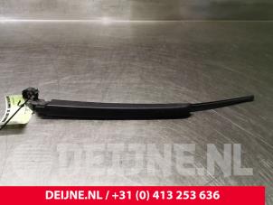 Used Front wiper arm Porsche Cayenne II (92A) 3.0 D V6 24V Price € 25,00 Margin scheme offered by van Deijne Onderdelen Uden B.V.