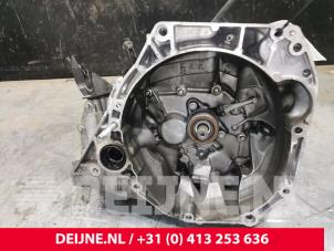 Używane Skrzynia biegów Renault Captur (2R) 0.9 Energy TCE 12V Cena € 300,00 Procedura marży oferowane przez van Deijne Onderdelen Uden B.V.