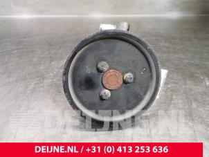 Używane Pompa wspomagania kierownicy Mercedes C (W203) 2.2 C-220 CDI 16V Cena € 100,00 Procedura marży oferowane przez van Deijne Onderdelen Uden B.V.